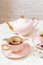 طقم فنجان شاي وطبق باللون الوردي